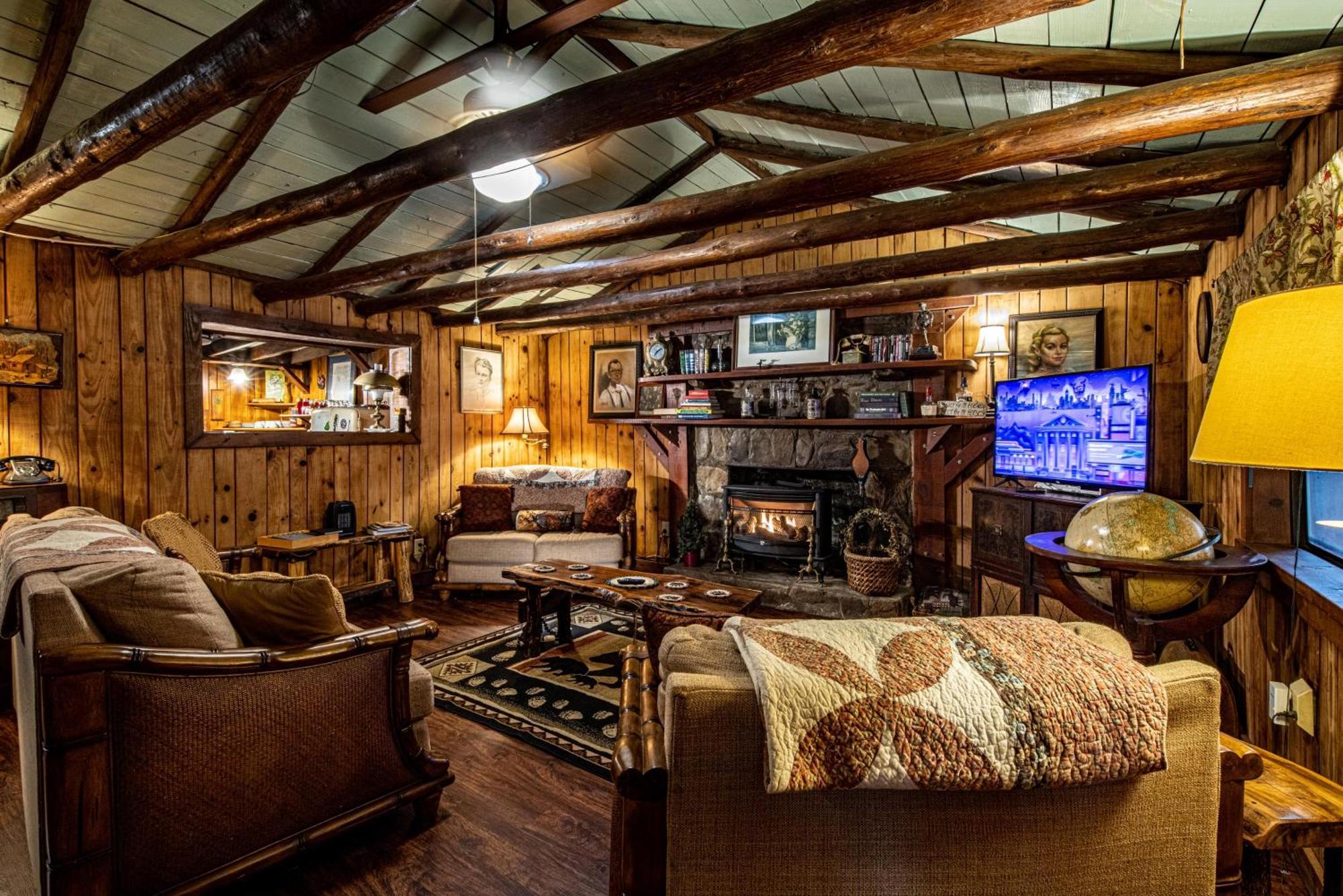 Bear Creek Lodge And Cabins In Helen Ga - Pet Friendly, River On Property, Walking Distance To Downtown Helen Extérieur photo
