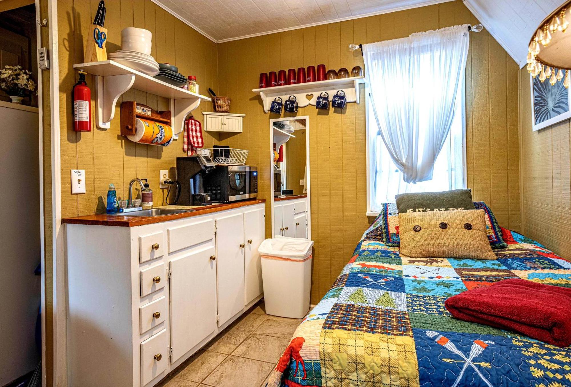 Bear Creek Lodge And Cabins In Helen Ga - Pet Friendly, River On Property, Walking Distance To Downtown Helen Extérieur photo