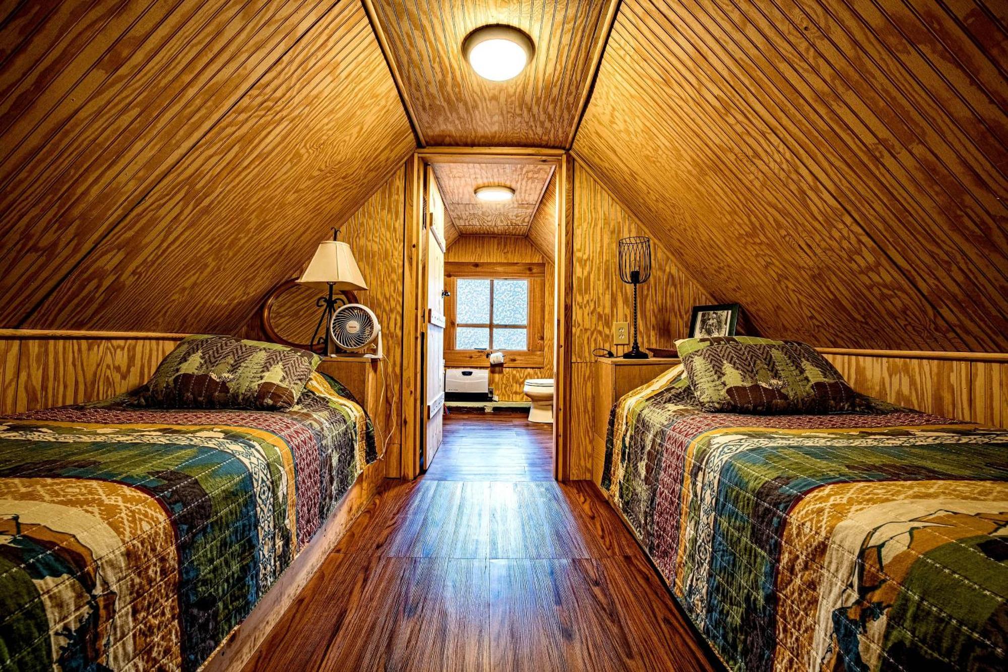 Bear Creek Lodge And Cabins In Helen Ga - Pet Friendly, River On Property, Walking Distance To Downtown Helen Extérieur photo