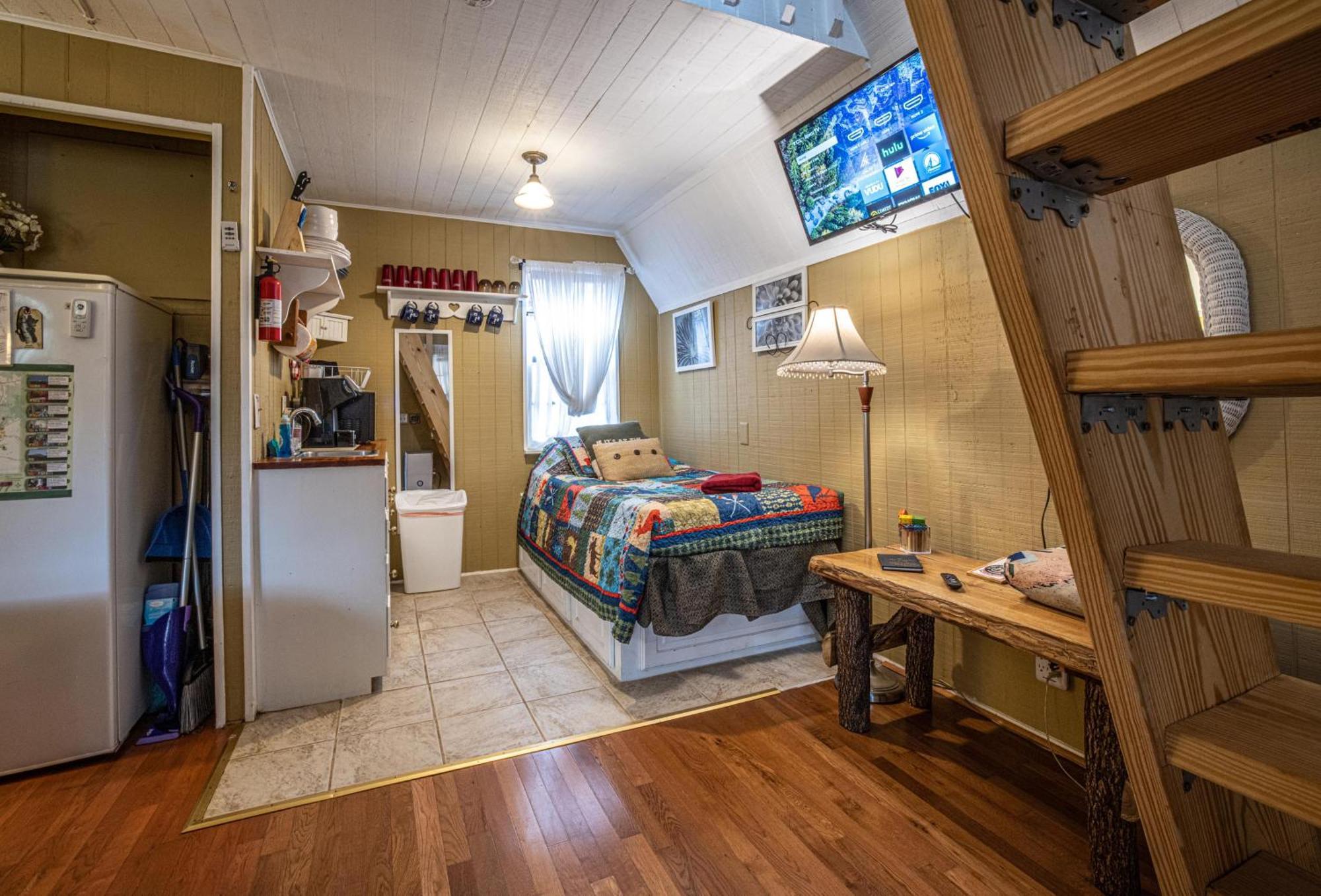 Bear Creek Lodge And Cabins In Helen Ga - Pet Friendly, River On Property, Walking Distance To Downtown Helen Extérieur photo