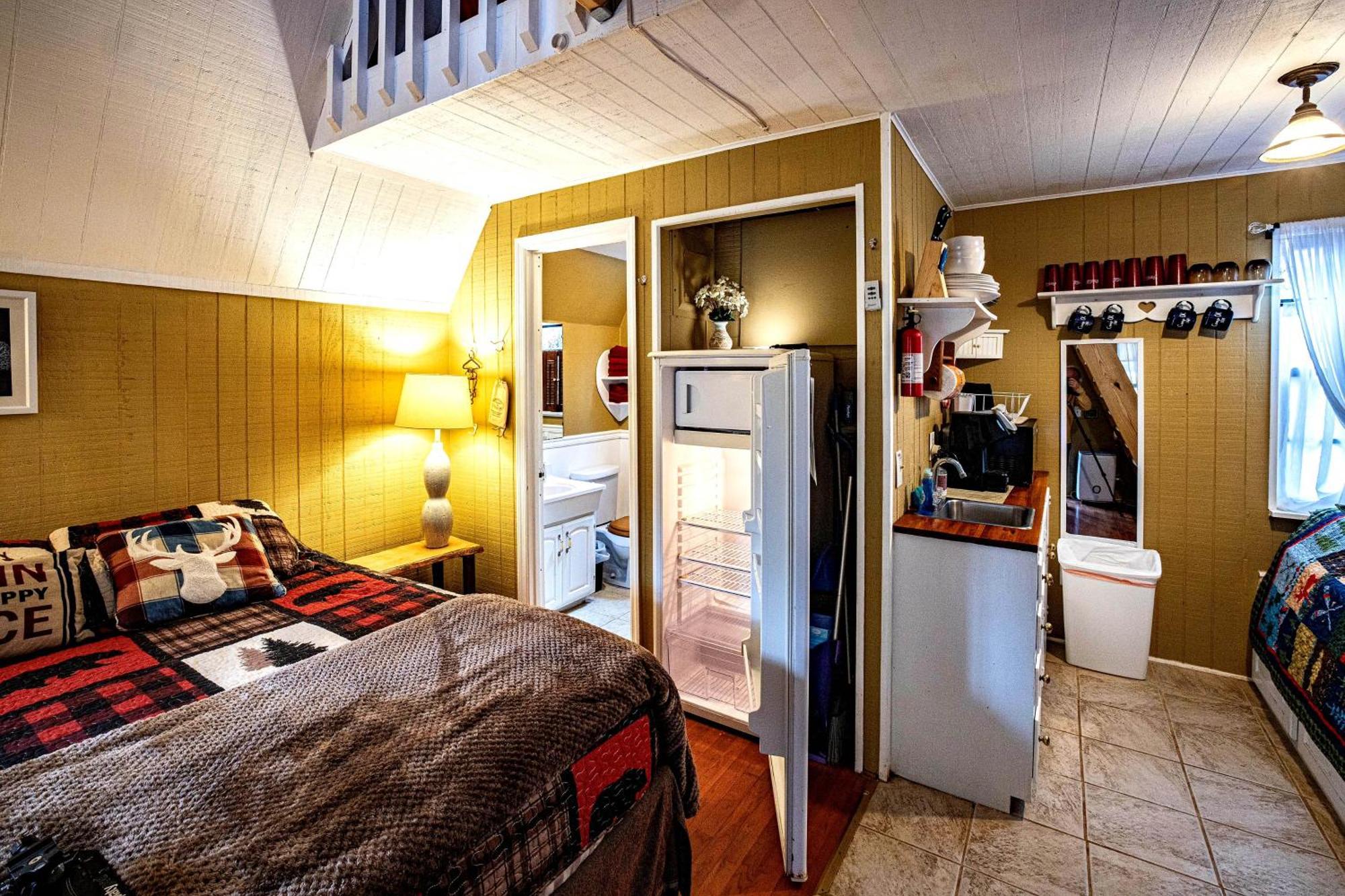 Bear Creek Lodge And Cabins In Helen Ga - Pet Friendly, River On Property, Walking Distance To Downtown Helen Extérieur photo